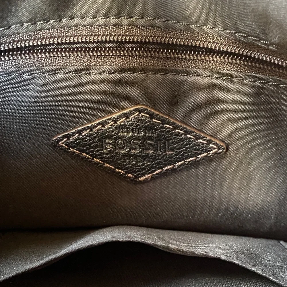 Fossil black pebbled  Leather crossbody with Gold Accents - Picture 6 of 11